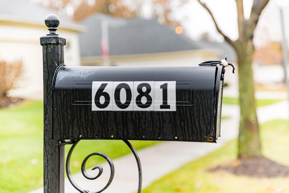 6081 Nicholas Glen