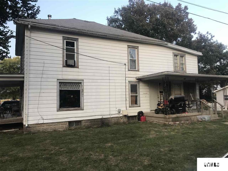 1302 N Hamilton St, Lincoln, IL 62656 - photo 1
