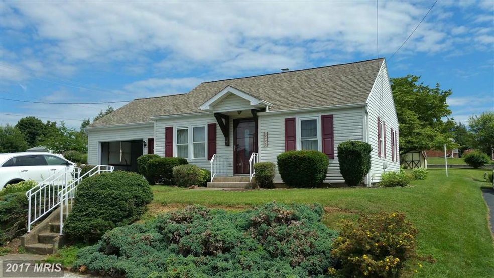 225 N Franklin St, Waynesboro, PA 17268 - photo 1