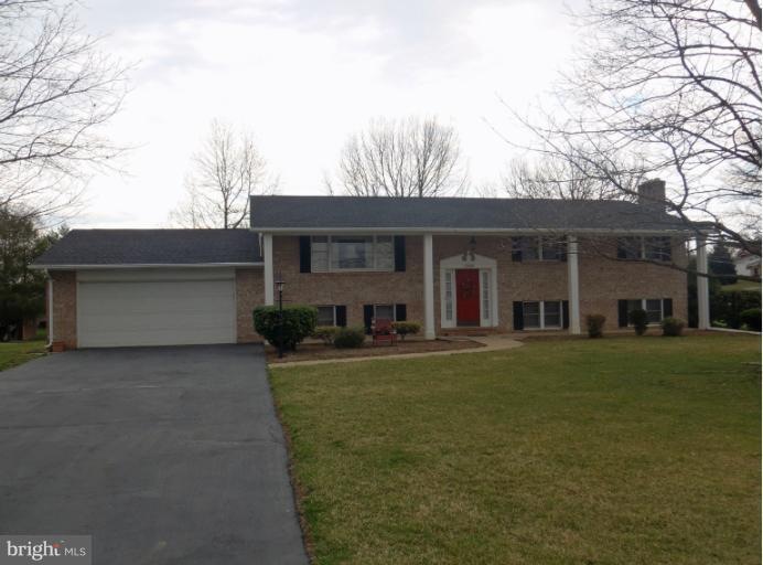 2920 Roosevelt Dr, Chambersburg, PA 17201 - photo 1