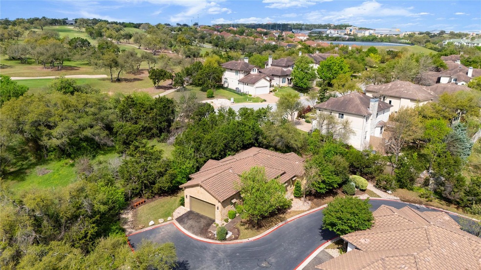 Birds eye view of property featuring a residentia