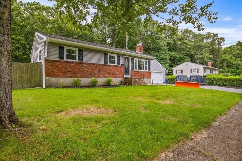 137 Manzella Ct, Rockland, MA 02370 - photo 1