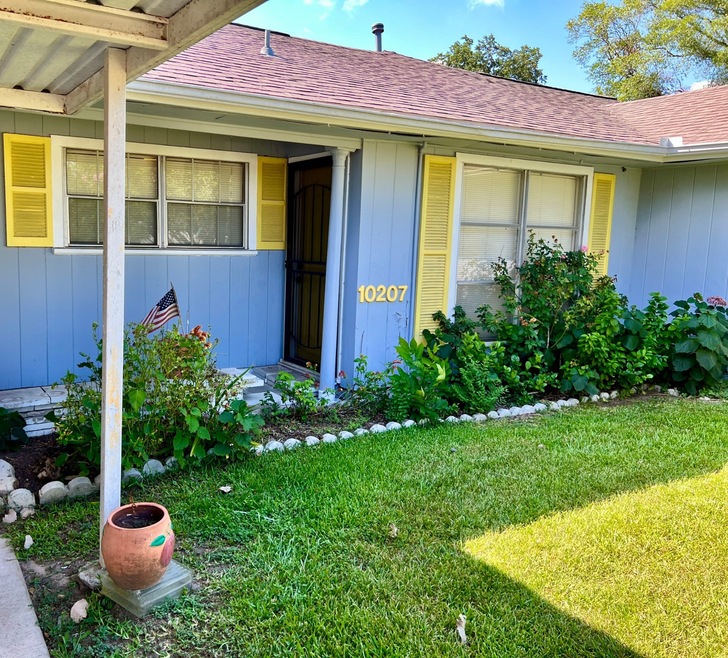 10207 Carthage Dr, Houston, TX 77089 - photo 1