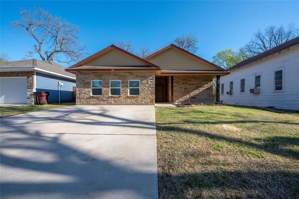 719 E 6th St, Bonham, TX 75418 - photo 1
