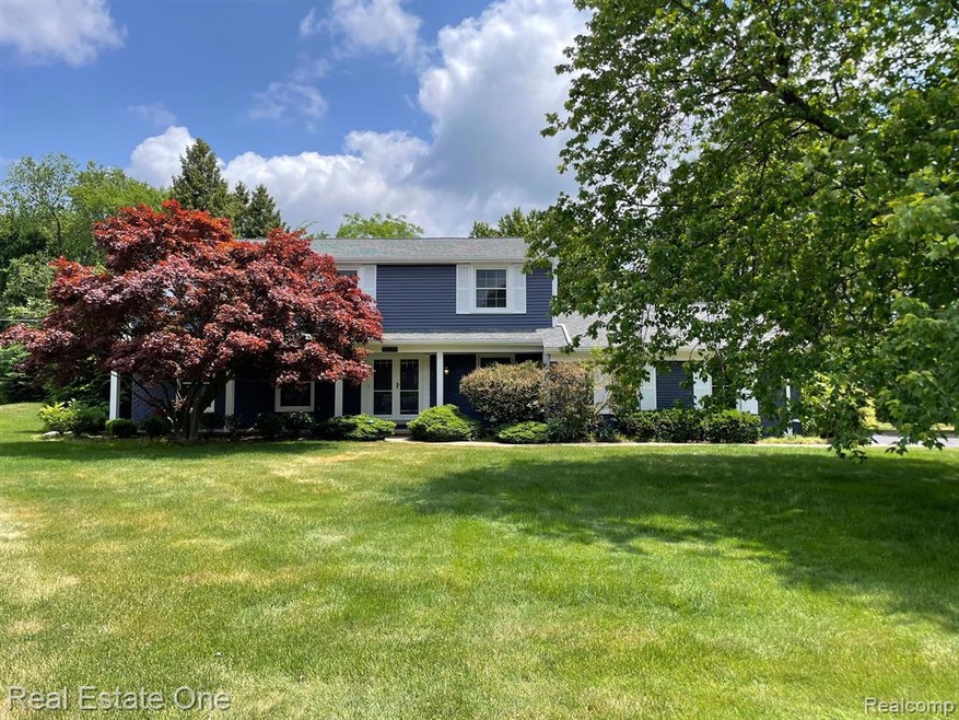 3015 High Pointe Ct, Bloomfield Hills, MI 48302 - photo 1