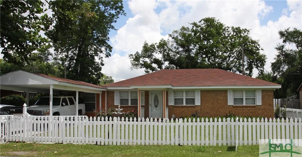 Front of house with adorable white picket fence.