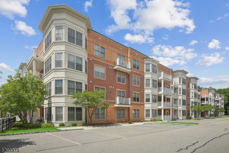 5312 Pointe Gate Dr unit 12, Livingston, NJ 07039 - photo 1