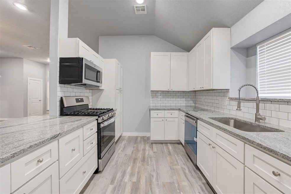 924 Goshawk Dr, Norman, OK 73072 - photo 1