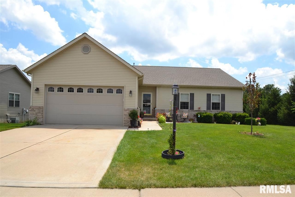 6022 W Charleston Ct, Peoria, IL 61607 - photo 1