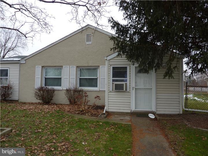 439 Martin Dr, New Castle, DE 19720 - photo 1