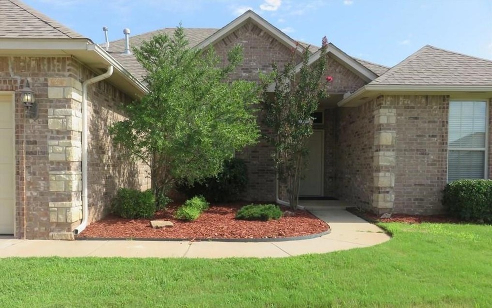 1117 Glen Eagles Ct, Norman, OK 73072 - photo 1