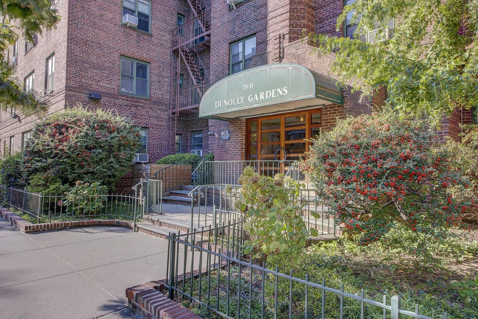 Dunolly Gardens unit 4D, Jackson Heights, NY 11372 - photo 1