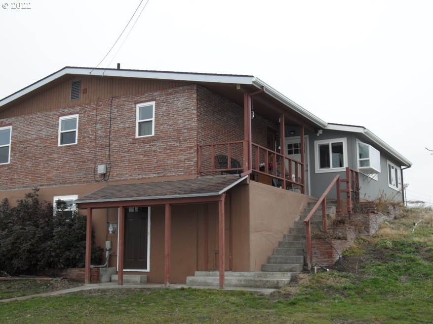 3324 E 13th St, the Dalles, OR 97058 - photo 1