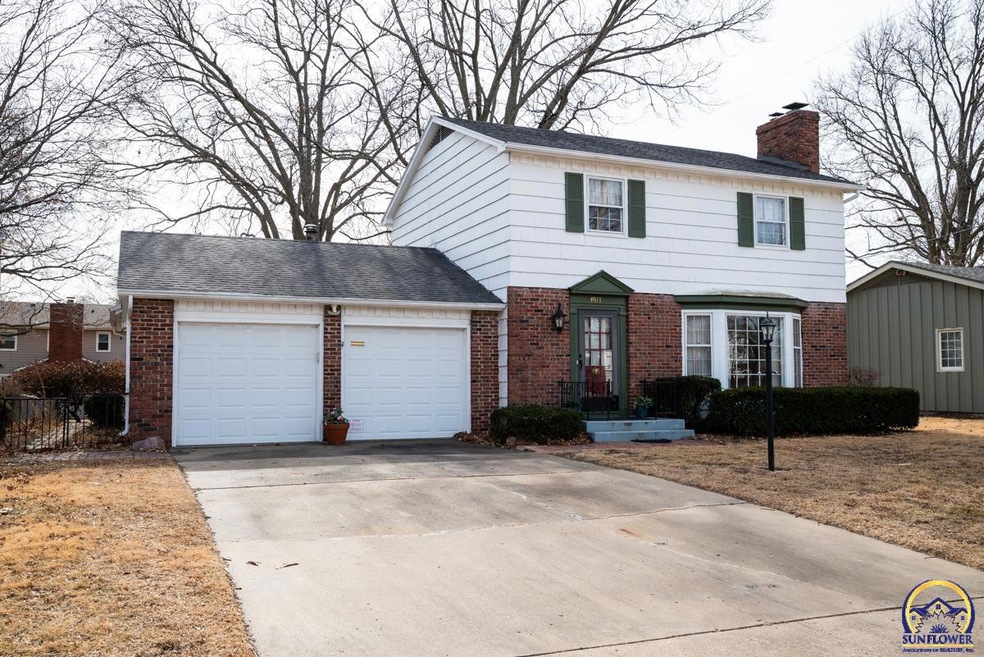 1811 SW 32nd St, Topeka, KS 66611 - photo 1