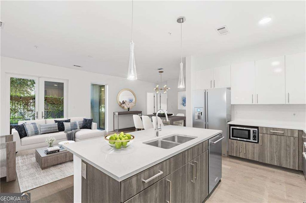 For Sale $549,900 • Co-Listing Agent