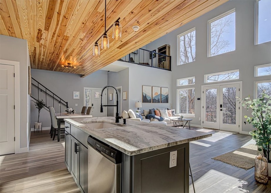 Picture this as your new getaway near Beaver Lake