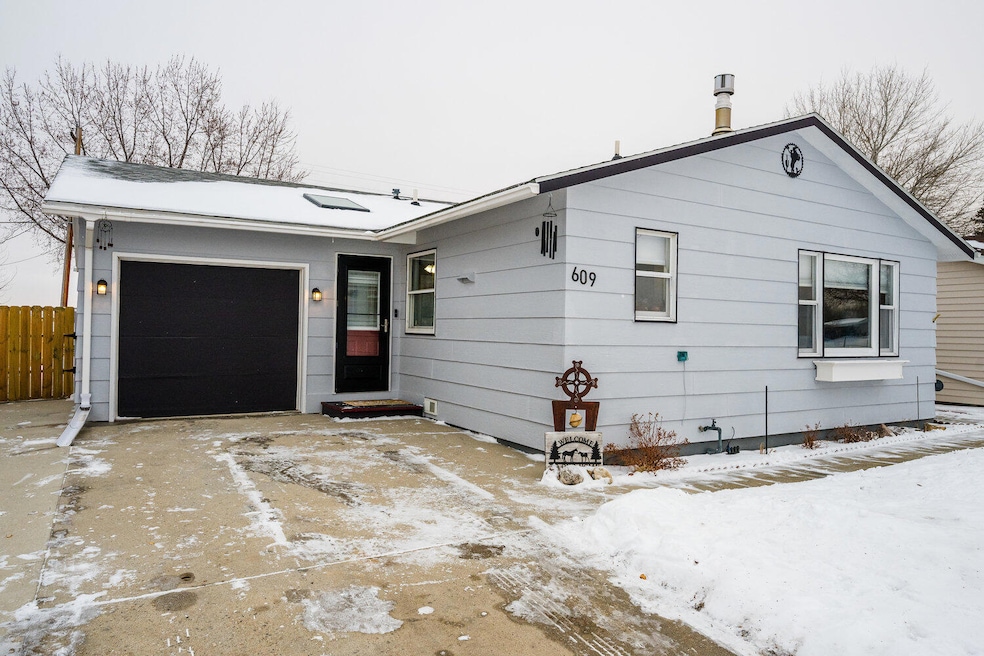 .609 S Burritt Avenue