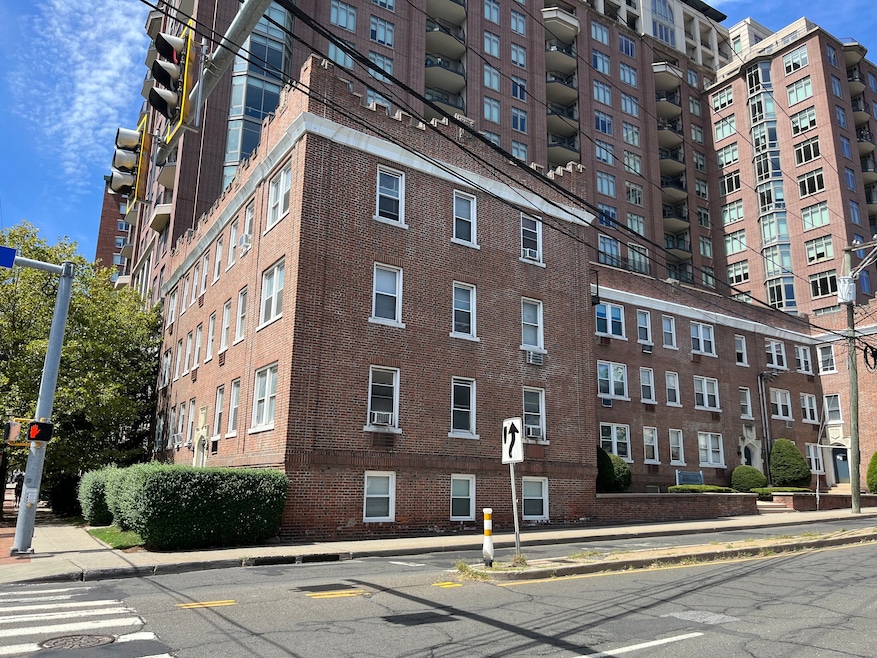 82 Forest St unit A2, Stamford, CT 06901 - photo 1