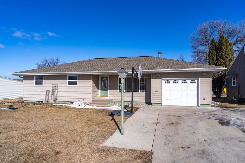 516 Grant St, Crookston, MN 56716 | MLS# NST6498193 | Homes.com