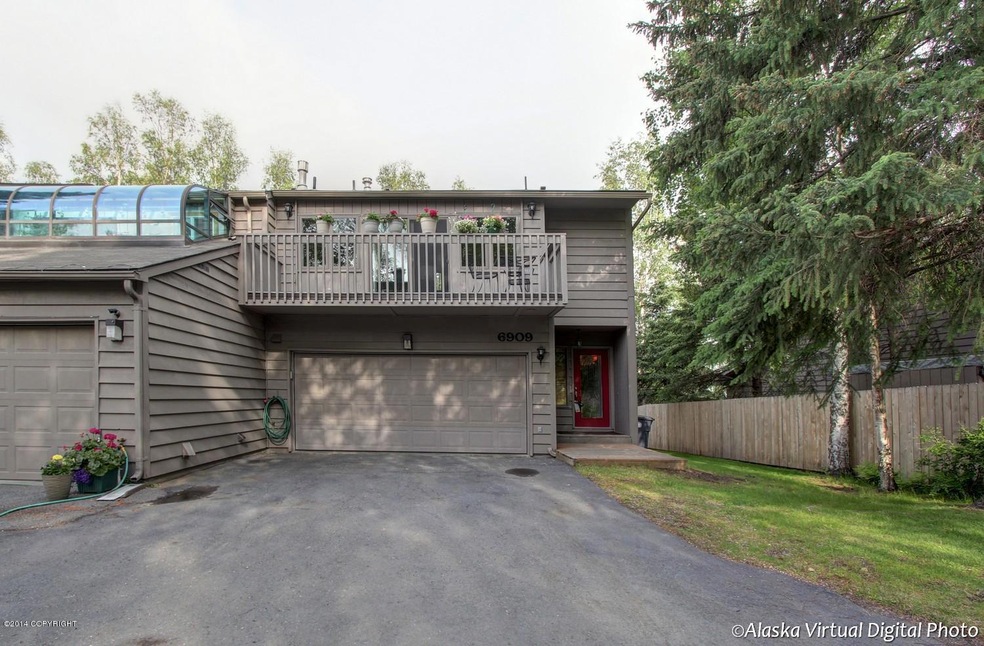 Lovely Private End Unit!