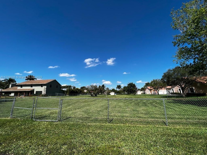 15425 SW 31st St, Davie, FL 33331 - photo 1