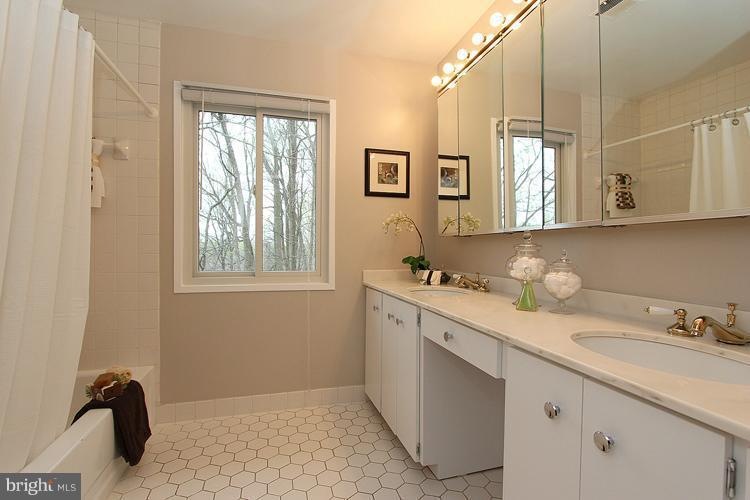 8508 Carlynn Dr, Bethesda, MD 20817 - photo 1