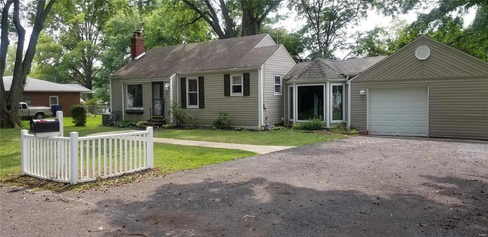 21 Red Rose Dr  Plenty of Parking