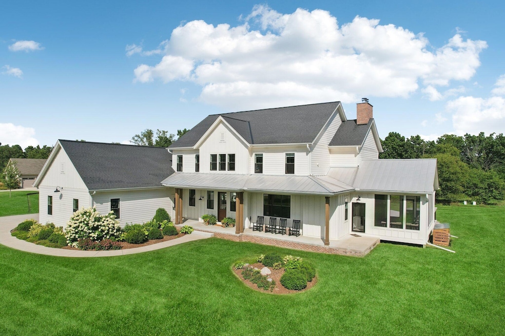 998 N Griffith Rd, Oconomowoc, WI 53066 - photo 1