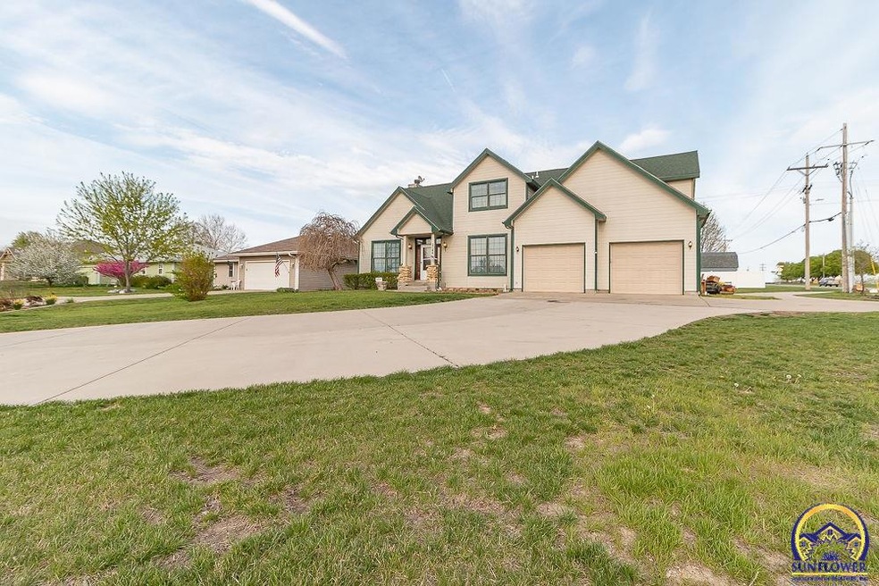 2848 SW Indian Hills Rd, Topeka, KS 66614 - photo 1