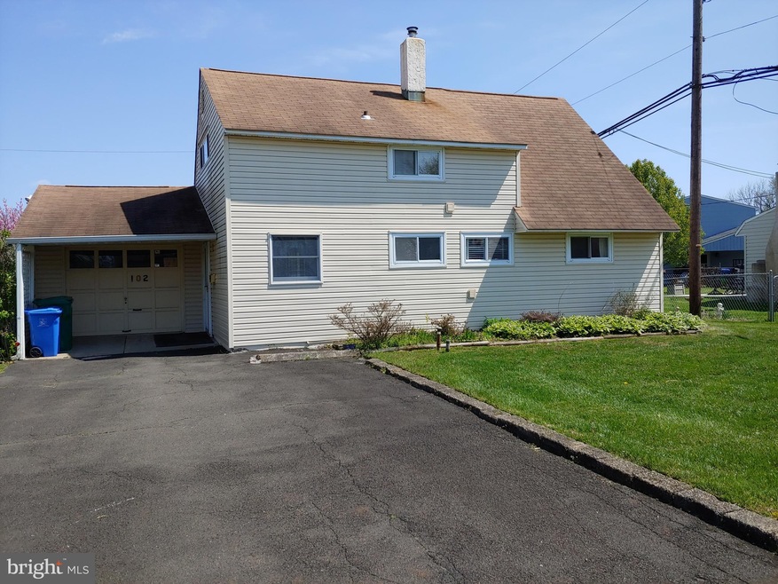 102 Goldengate Rd, Levittown, PA 19057 - photo 1