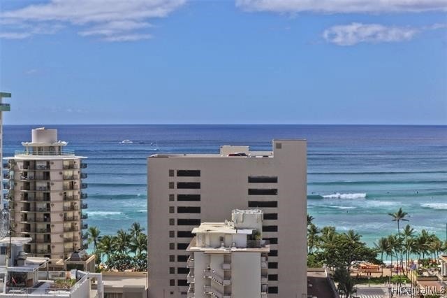 Closer view of the ocean.