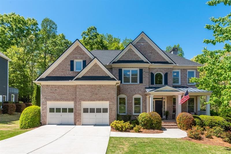 Brick front, covered Front Porch w sitting area, w