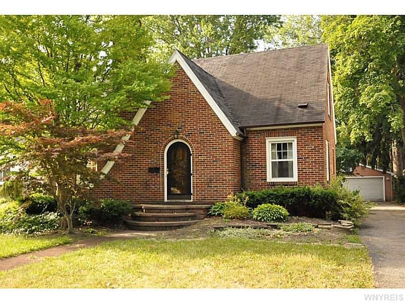 Exterior Front. Welcome to 51 Woodview Ave in the 