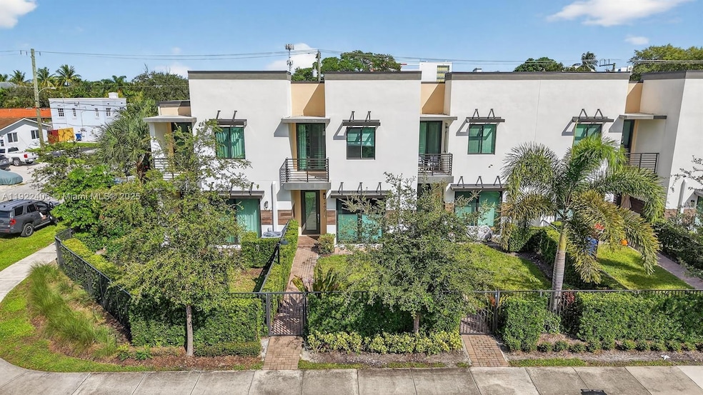 1402 SW 4th Ave, Fort Lauderdale, FL 33315 - photo 1