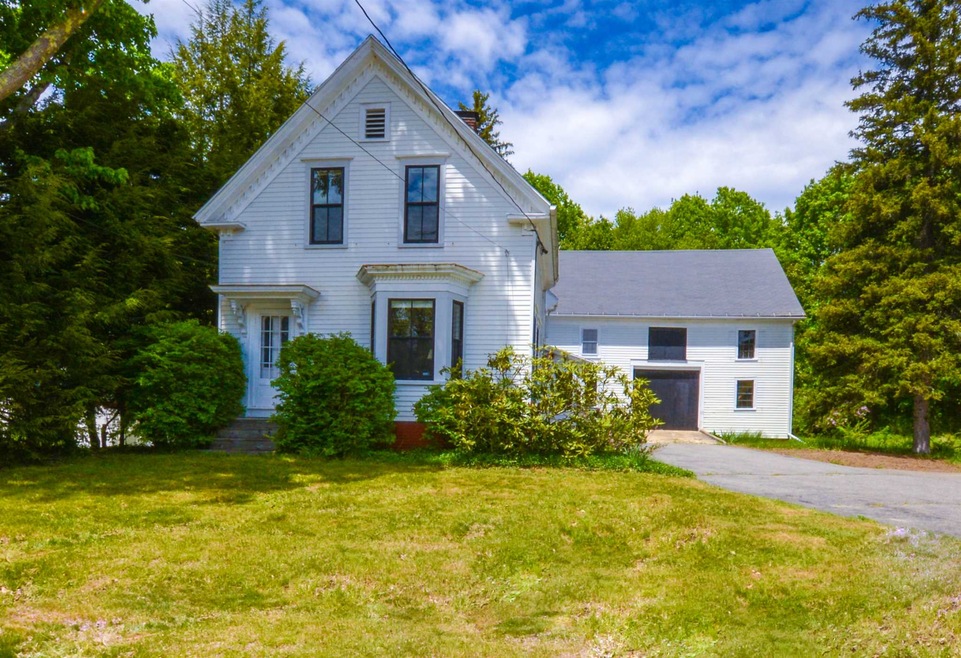 212 S Main St, Newmarket, NH 03857 - photo 1