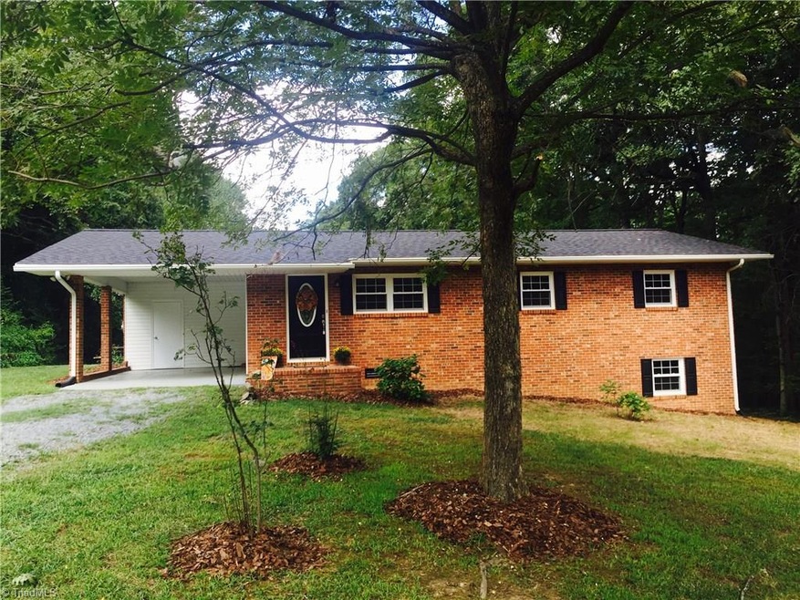 427 Hawthorne Dr, Asheboro, NC 27205 - photo 1