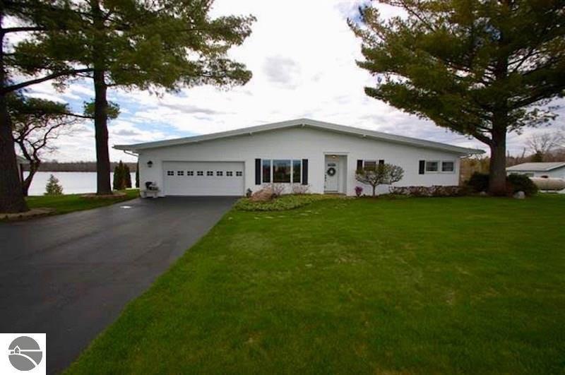 4202 W Lakeside Dr, West Branch, MI 48661 - photo 1