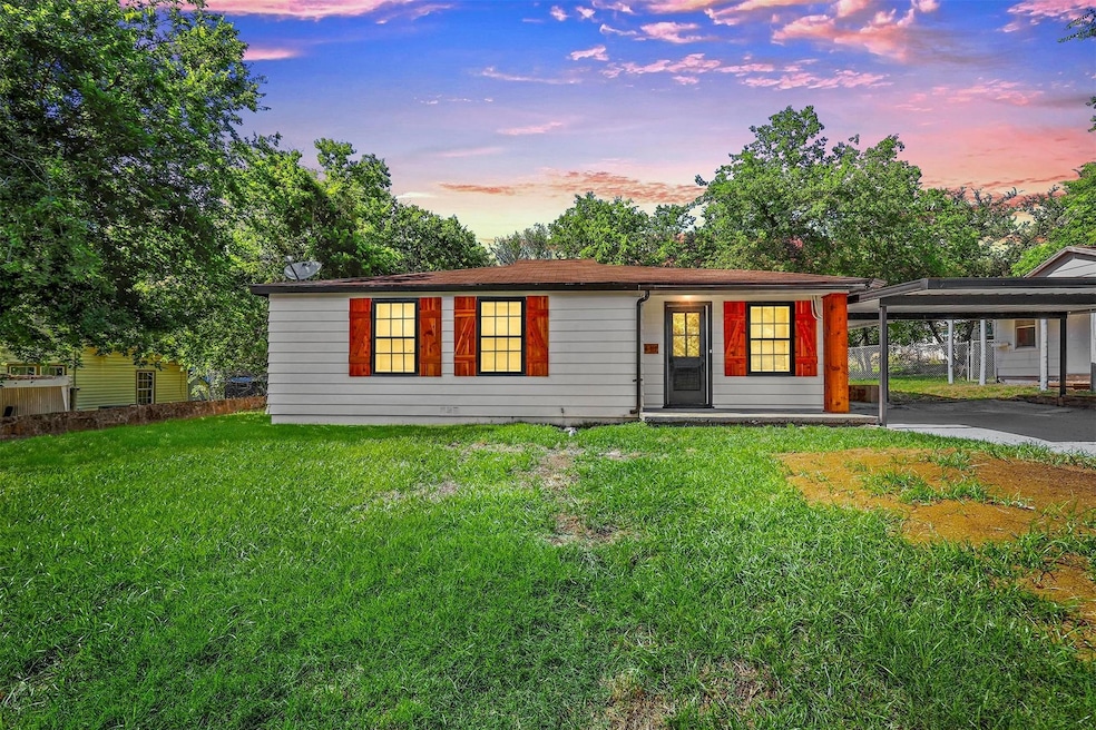 417 Throckmorton St, Weatherford, TX 76086 - photo 1