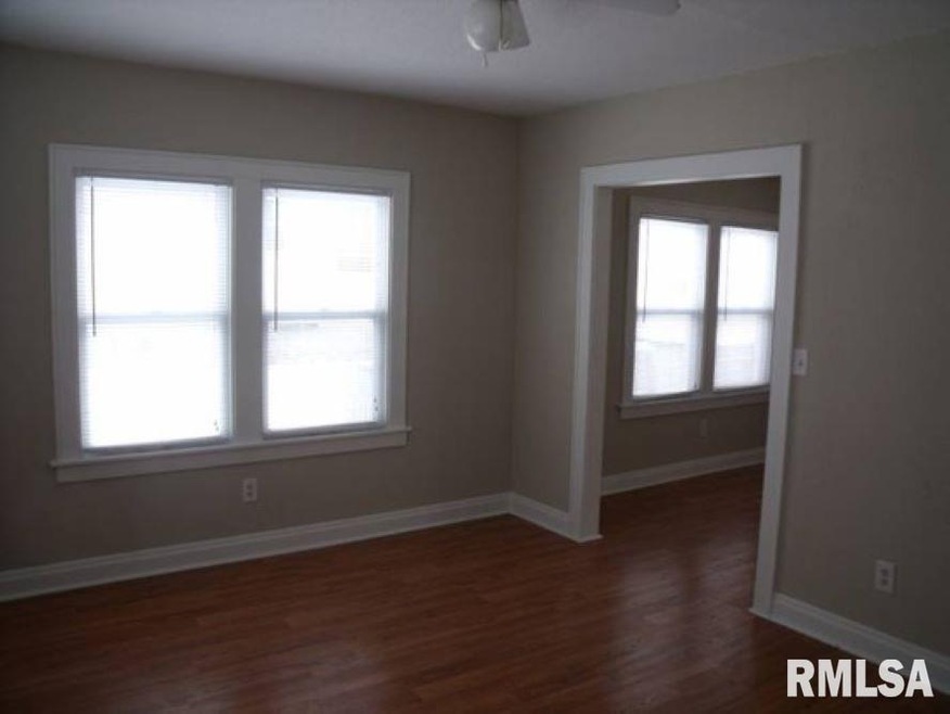 1915 W Locust St, Davenport, IA 52804 - photo 1