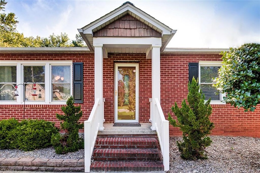 1009 Breeze Hill Rd, Asheboro, NC 27203 - photo 1