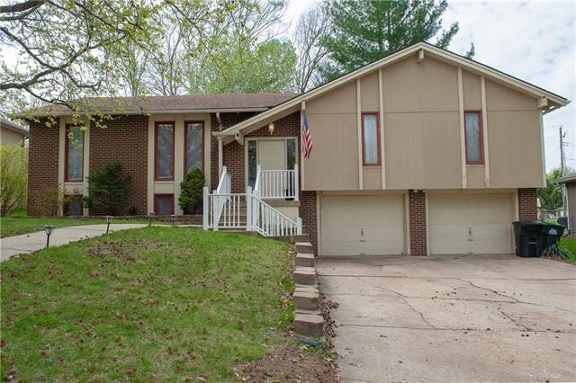 913 NW 13th St, Blue Springs, MO 64015 - photo 1