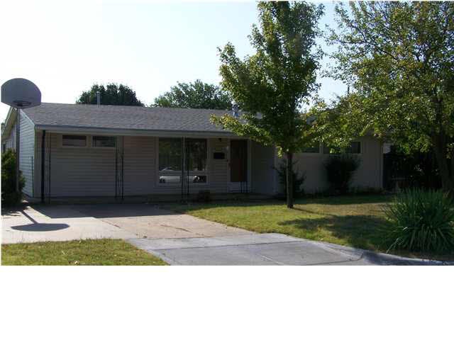 Great location, shady fenced lot.