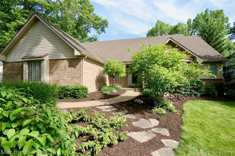 3180 Park Forest Dr, West Bloomfield, MI 48324 - photo 1