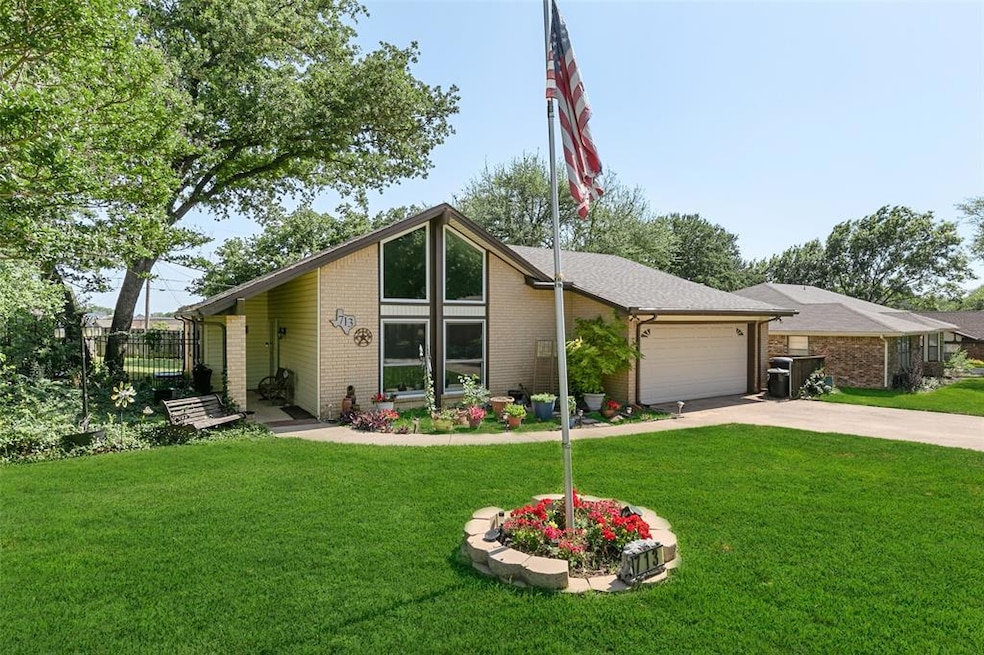 713 Glenhaven Dr, Hurst, TX 76054 - photo 1