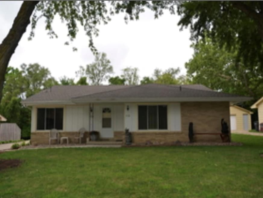 1526 NW 81st St, Clive, IA 50325 - photo 1