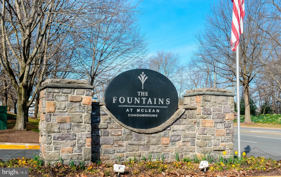 1534 Lincoln Way unit 301, McLean, VA 22102 - photo 1