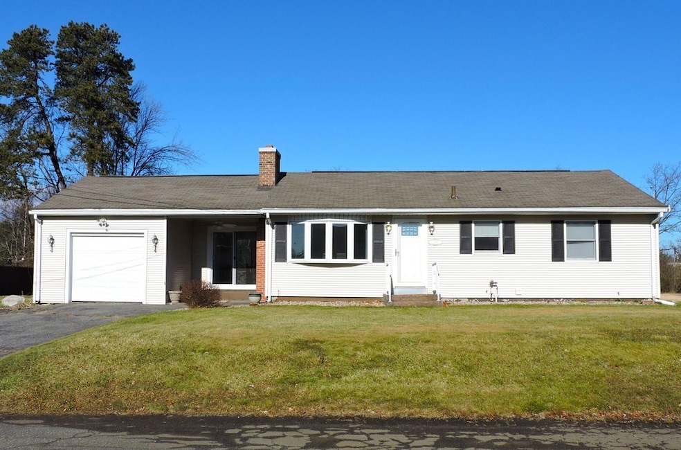 138 Ridgeview Cir, Ludlow, MA 01056 - photo 1