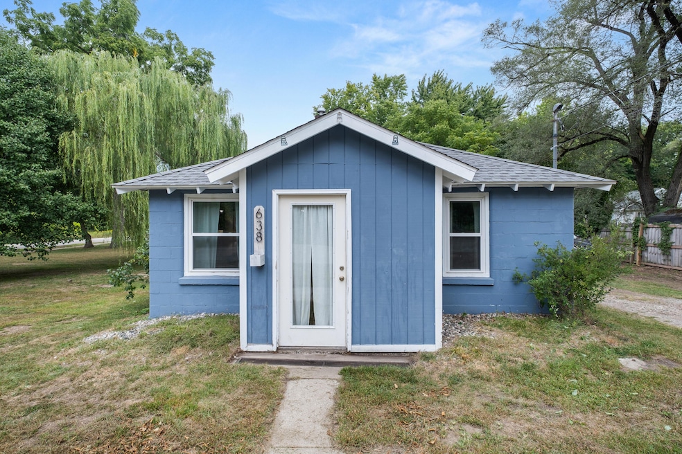 638 W Sycamore St, Wayland, MI 49348 - photo 1