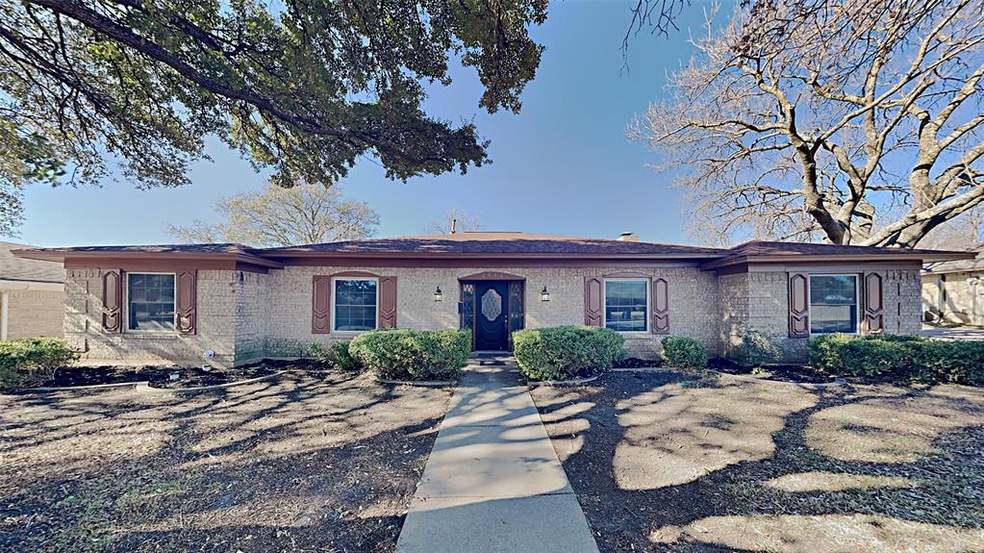 4444 Fiesta Cir W, Fort Worth, TX 76133 - photo 1