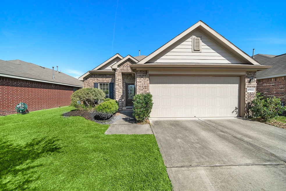 10914 Whistlers Cottage Ct, Houston, TX 77088 - photo 1